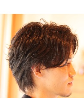 ウネ(une) センターパートウルフ