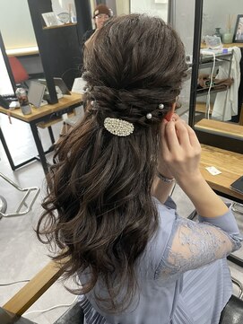 ウェイビー 桜木町店(WAVY) 【WAVY hair set】ツイスト編みハーフアップ