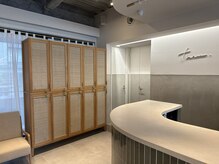 スリー ナカノシマ(three. Nakanoshima)の雰囲気（鍵付きのロッカー完備）