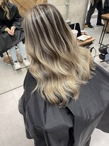 ルーフアクト(LUFE act)&nbsp;ホワイトベージュのバレイヤージュ