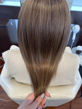 アウリィ(Aulii) シークレットハイライト×くすみベージュカラー