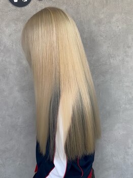 ホワイト(WHITE)の写真/【1条通り/髪質改善】UPTOGLOSS取扱！話題の高濃度水素トリートメントで髪質改善☆カラーと同時施術が◎