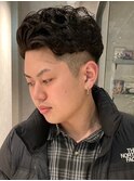 スパイラルパーマ ツーブロック 束感 アップバング 刈り上げ