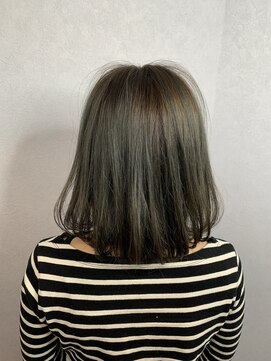 ウニカ デ ビエモン(UN1CA de BIEMON) ツヤ髪ハイライトカラーグレージュ ふんわりボブ 1