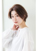 センターパート耳掛けショート
