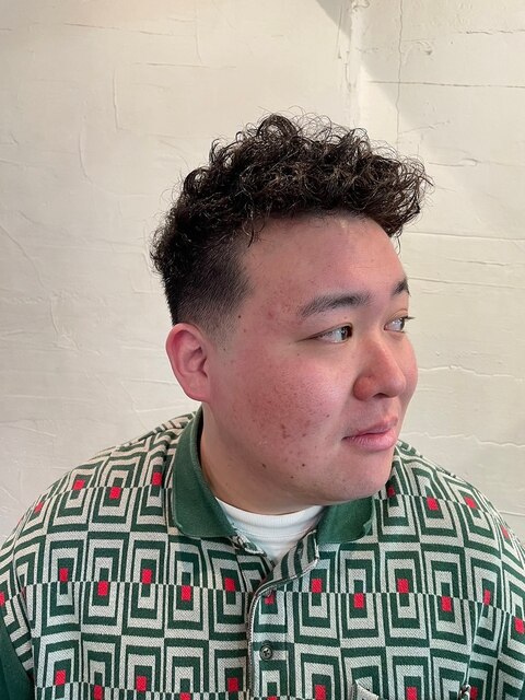 MEN'S HAIRウルフアッシュブラックカルマパーマベリーショート