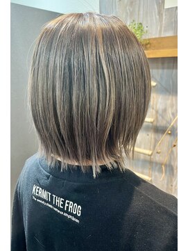 ウッドストック(Wood Stock) 軽やかハイライトグレージュボブ♪