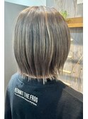 軽やかハイライトグレージュボブ♪