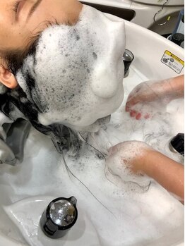 ヘアーサロン コンパス(Hair Salon Compas)の写真/頭皮の汚れを落として、髪はもちろん心もリフレッシュ♪日頃の疲れを癒やして至福のひとときを…。