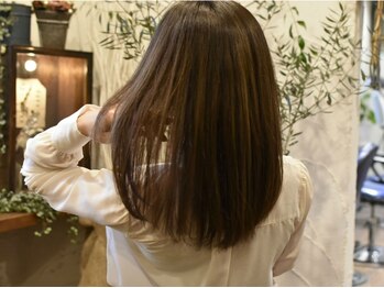 ル リール アンド コー(Le rire co)の写真/【徹底補修】ダメージレスにこだわった施術が人気の理由◎傷んだ髪も修復する艶髪ケアで憧れの美髪へ。