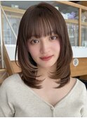 透明感ダークブラウンくびれミディアムレイヤーワイドバング