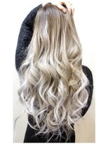 シェルティ フィエル(Shelltie Fiel)&nbsp;whiteブロンドグラデーション★ゆる巻きMIX