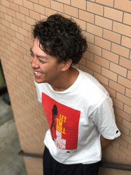 サン 都賀店(san) 刈り上げセンターパート/ブルーブラック/フェザーパーマ/都賀