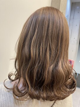 アチーブリス(achieve Liss) ナチュラルツヤ髪ベージュ なみなみウェーブミディ