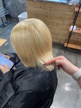 スリー 横浜(THREE) blonde