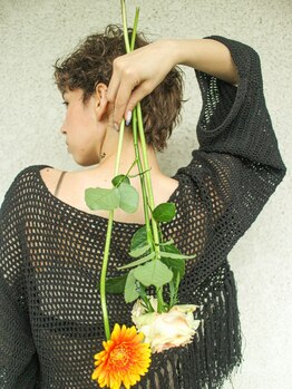 ムーベル(MOBEL)の写真/まるでスパのようなシャンプーで極上の癒しを―。頭皮の汚れや皮脂を落として美しい髪へ導きます―。