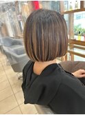 ステップボーンカットカットボブショートハイライト白髪ぼかし