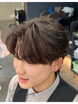 バース バイ ハピネス(BIRTH by happiness)&nbsp;韓国へアカルマパーマワックスなしセンターパート黒髪ウルフ