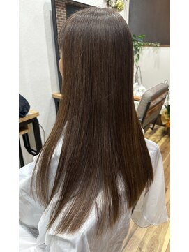 ピリナ(Pilina) ロングストレートヘアー【門前仲町/越中島/月島/大人女性】