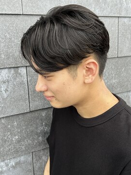 ヒュイル バイ ニアウ(Hwyl by Niau) メンズマッシュセンターパートスパイラルパーマニュアンスパーマ