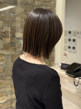 ザザ ZA/ZA 目白 顔周りレイヤー/ぱつっとボブ/切りっぱなしボブ/目白美容室