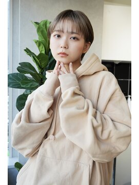 イリ(iri) ナチュラルショート/ ミルクティーベージュ