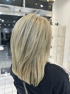 インパークス 西新井店(INPARKS) ブロンドヘアミディアムレイヤースタイル