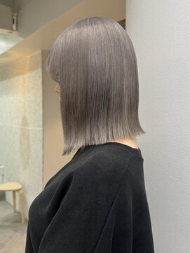 ラフ 新宿(Laff) 外ハネボブハイトーンカラー切りっぱなしボブ/新宿/グレージュ