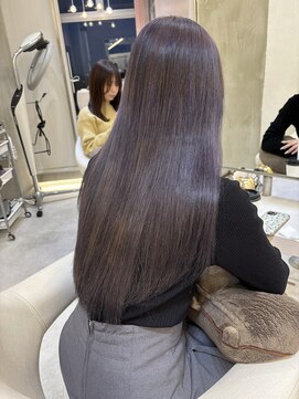 アナ ラーナ(Anna Lanna) プラチナシルバージュとロングレイヤースタイル