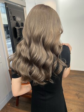 ディーエヌエー バイ エゴル(DiNA by ENGOL) 中明度ももちろん得意ですよ♪