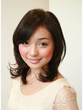 ヘアステージジール(HAIR STAGE ZEAL) ナチュラルフェミニンセミロング♪