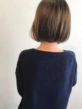 クールブ(Courbe) 赤味・オレンジ味を抑えたグレージュカラー☆