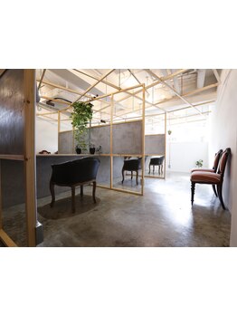 ≪全席半個室≫広々とした隠れ家salon!歴11年以上のオーナーStylist3人による技術と向き合う姿勢が信頼度◎
