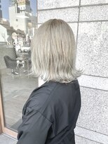 ニコアヘアデザイン(Nicoa hair design)&nbsp;白に近いシルバー