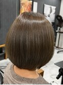 スモーキーグレージュ×エレガントボブ