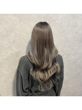 レヴェリー(REVERIE) #グラデーション#ナチュラルロング#アッシュ