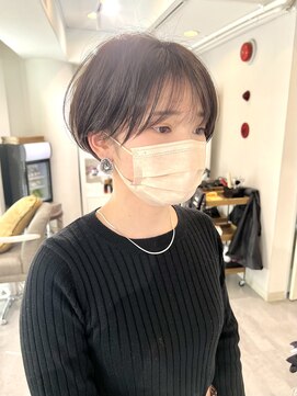 ユニ 江坂(Uni.) マッシュショート 黒髪 グレーベージュ レイヤーロング