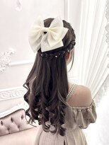 編み込みカチューシャハーフアップ ［新宿ヘアアレンジ］