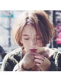 大人ハイライトカラーペールベージュコンマヘアボブ