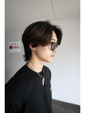 ミューズ バイ ケンジ(MUSE by KENJE) センターパート／メンズショート／平塚美容室