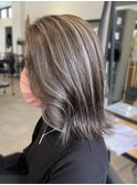 大人かわいいミディアムボブハイライトカラー脱白髪染め