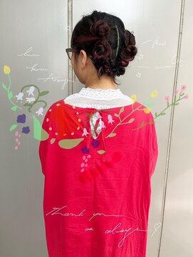 バズ ビー(BUZZ Bee) インナーカラー/レッドカラー/ツインお団子アレンジ