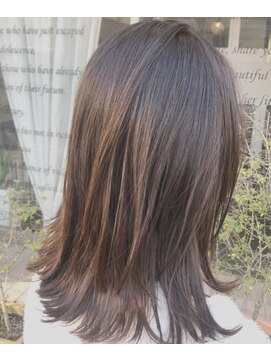 グリー(Gree) 透明感たっぷり！ラテカラー☆ミディアムヘアー