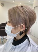 前下がりショートヘア