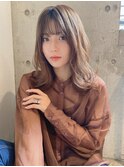 カーキベージュ×濡れ髪×レイヤーカールミディ