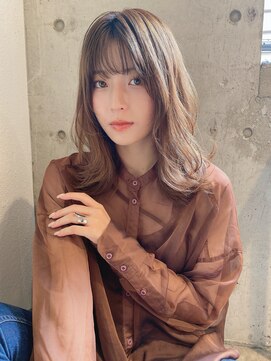 ルービック 高槻(Rubik's) カーキベージュ×濡れ髪×レイヤーカールミディ