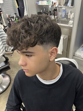 チルチェア ノースエリア 高円寺店(CHILL CHAIR north area.) スペインカール<高円寺> <理容室> <バーバー>