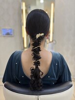 フレア(FLAiR) 20代30代結婚式お呼ばれタイト編みおろしスタイル