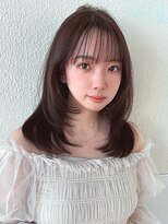 30代に人気！顔周りの後れ毛がかわいいシャギーレイヤーロング