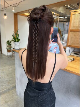 ケノミカ(KENOMIKA.) お呼ばれアレンジ/ハーフアップ/変形タイト